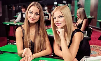 Hình ảnh các tính năng thưởng đặc biệt trong game slot tại 88v Nổ Hũ như vòng quay miễn phí, biểu tượng wild và thông báo jackpot lớn